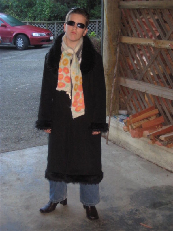 国外网友晒少时旧照 这画风也是没谁了