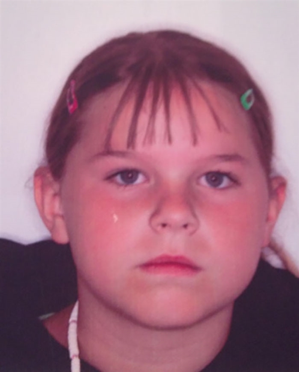 国外网友晒少时旧照 这画风也是没谁了