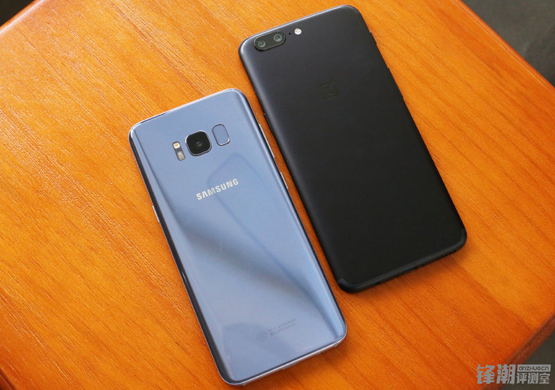 一加5 VS三星Galaxy S8对比评测,刚与柔的尖峰