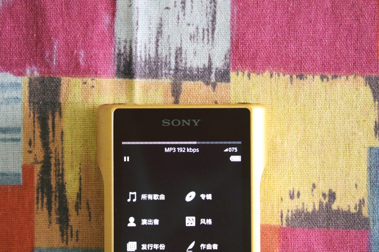 索尼金砖,一部让人跪着听歌的设备