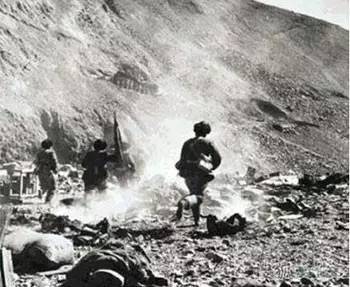 1962年中印战争：毛泽东大手一劈，“扫了它”