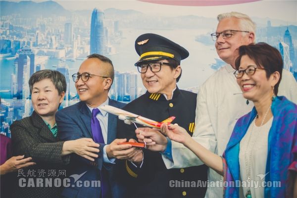 图片 香港航空首航温哥华航线 国际巨星成龙助