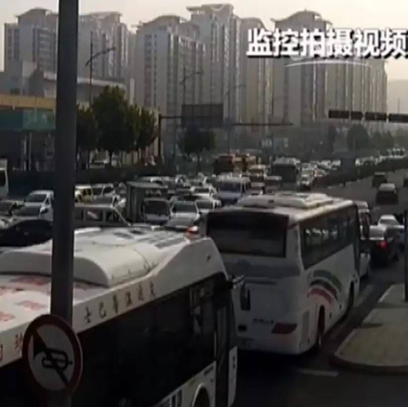 任性| 山东青岛多路口信号灯异常 造成大面积拥堵 原因真的想不到