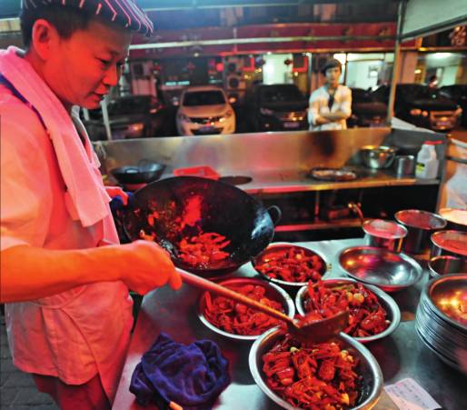 中国夜宵文化：最好吃的是人，尤其是在深夜