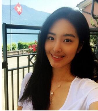 杨采钰公开和刘亦菲干爹恋情 守着微博和网友