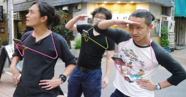 日本这一代人已废发明神器只为边走路边看手机
