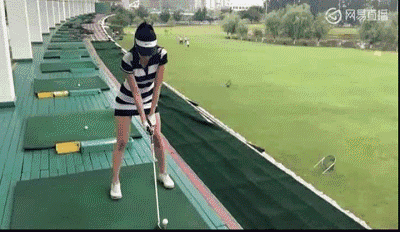 高尔夫的迷人可不止在球上哦!美女带你体验高尔夫