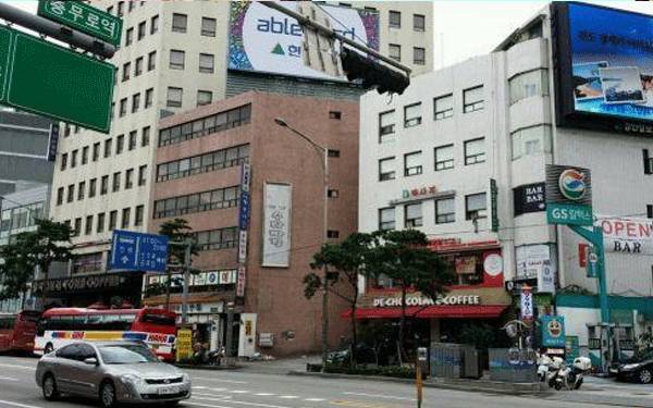 莫斯科人均绿地面积_南京市人均住房面积(3)