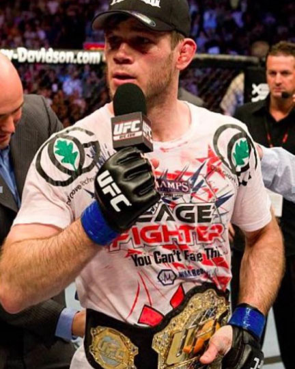 UFC历史上的今天,猴子格里芬登顶UFC轻重