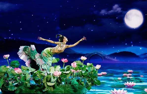杨丽萍最新独舞《莲花心》，美到极致！