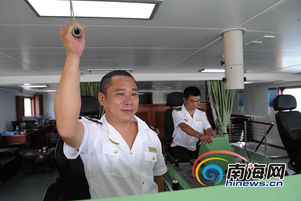 “海巡21”轮鸣笛庆祝第13个“中国航海日”