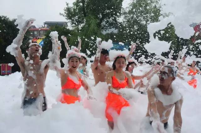 杭州浪浪浪水公园泡沫大作战开始啦，与泡沫来场私奔吧！