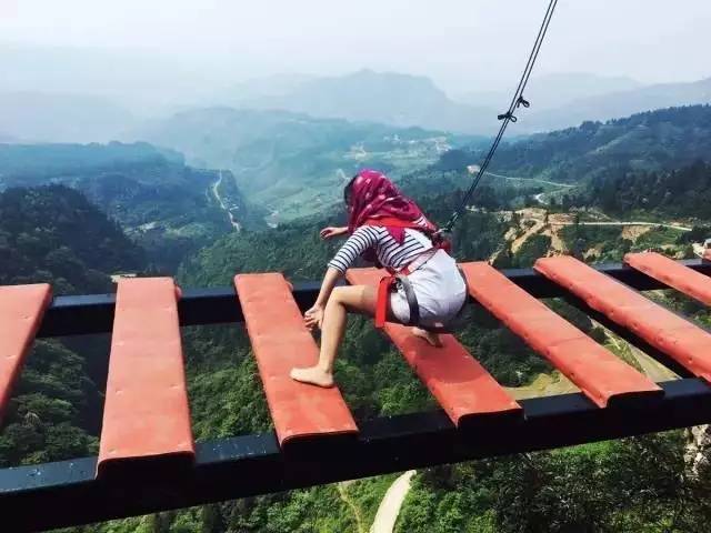 比张家界玻璃栈道恐怖10000倍 这次重庆又又