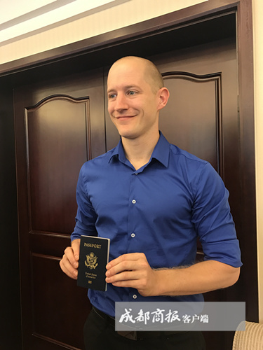 成都首发留学生创业签证 美国小伙从云成蓉漂