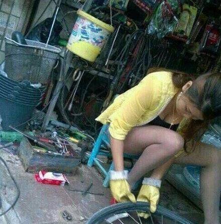 搞笑内涵图:大哥,裤子掉了快点放手,没那胆量就别上这