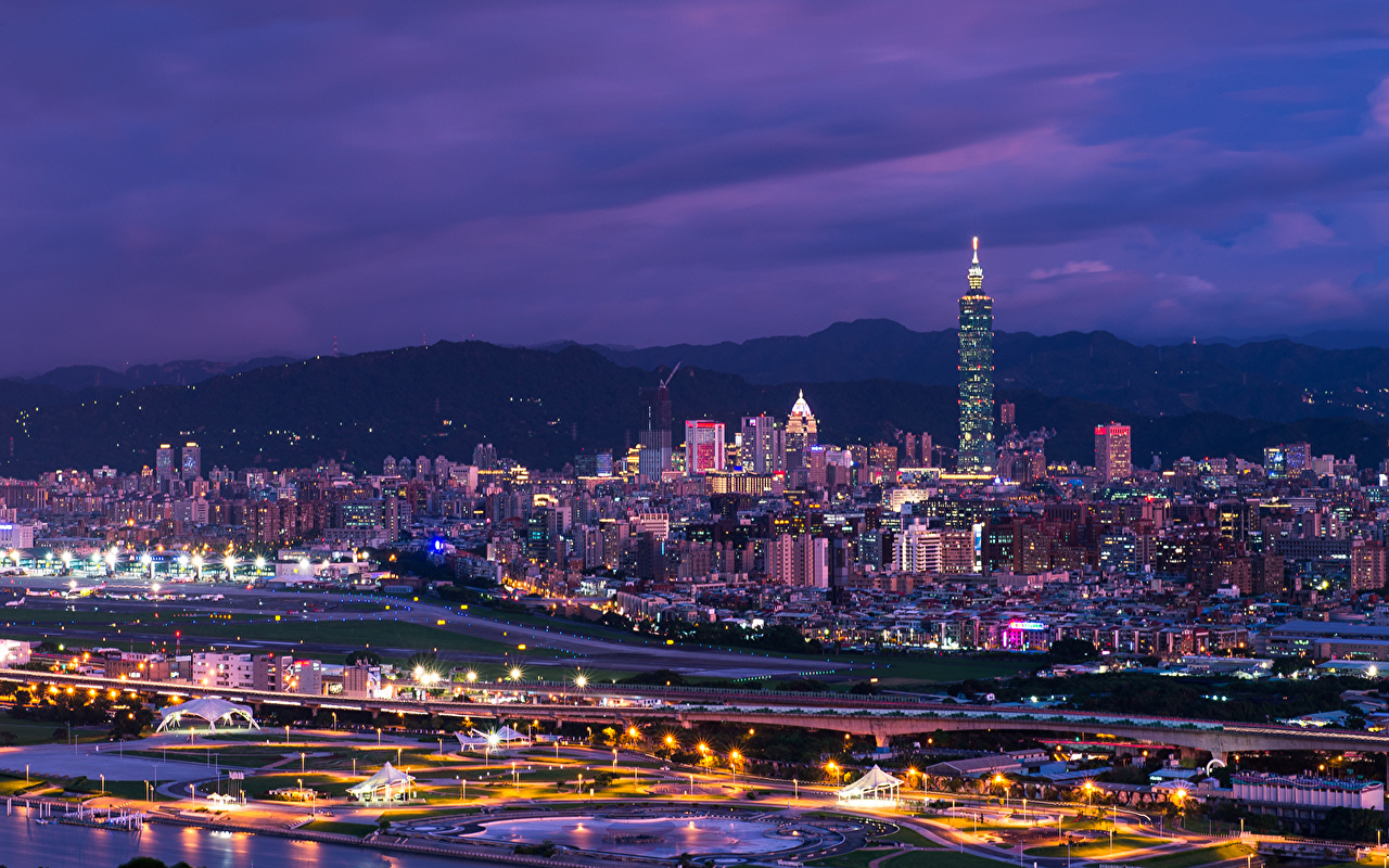 台北亦是台湾政治,经济与文化发展的中心,台北都会区金融比重约占全