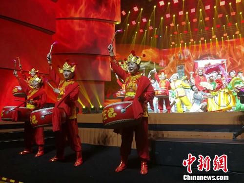 开幕式文艺演出上的民俗表演。上官云 摄 开幕式文艺演出上的民俗表演。上官云 摄