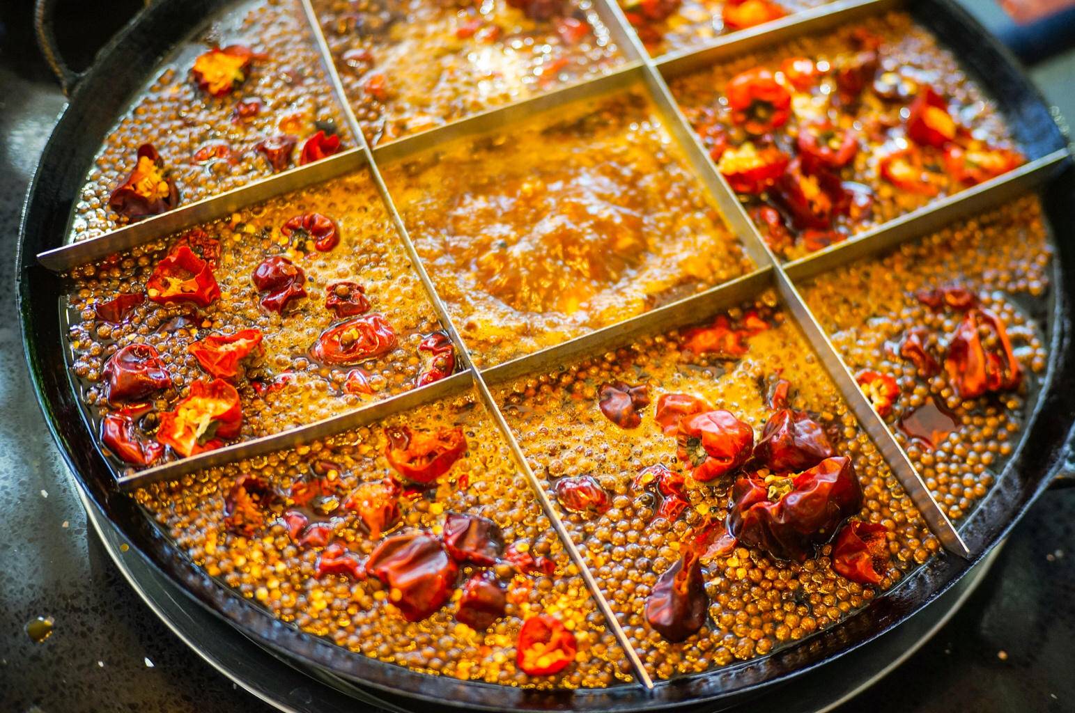 重庆火锅VS四川火锅,哪个才是大写的diao!