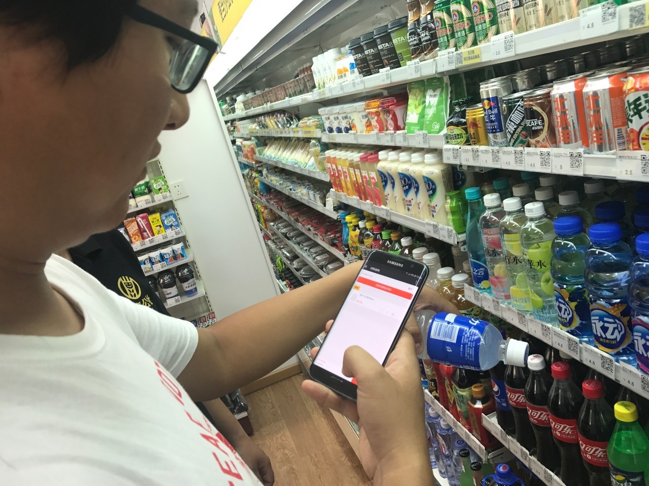 进门扫脸，出门结账扫二维码，北京有家无人便