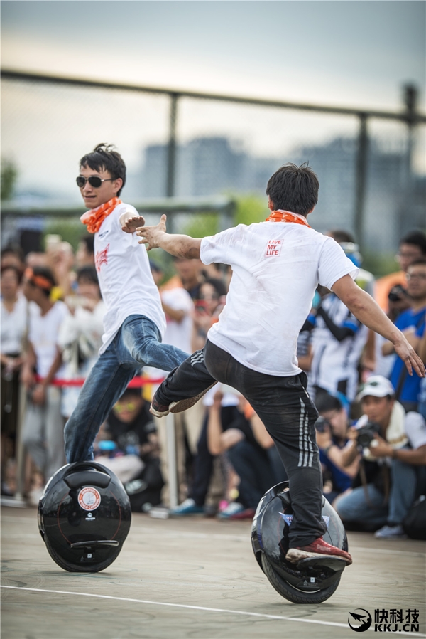 开机送10万保险!九号平衡车Plus体验评测:堪比