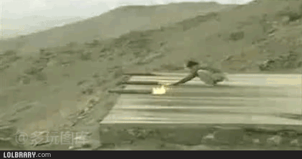搞笑gif:已经说过再不让我下去我就尿你脸上了,偏不信!