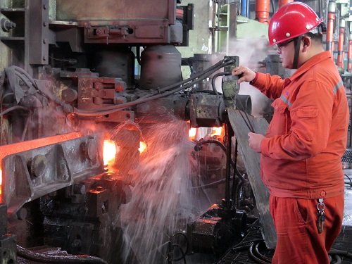 中国钢铝产量创新高 英媒：经济向好令金属市场前景光明