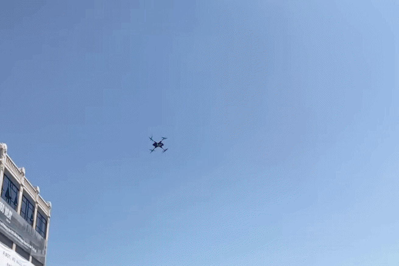 无人机参加方程式比赛中途炸机：现场惨烈