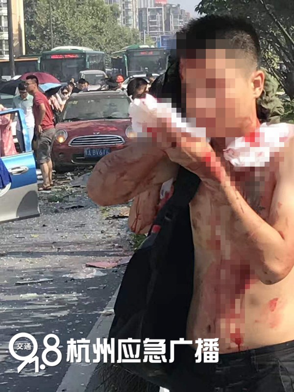 突发！杭州古墩路灯彩街口一店面发生煤气爆炸！之后二次爆炸！现场多人受伤...