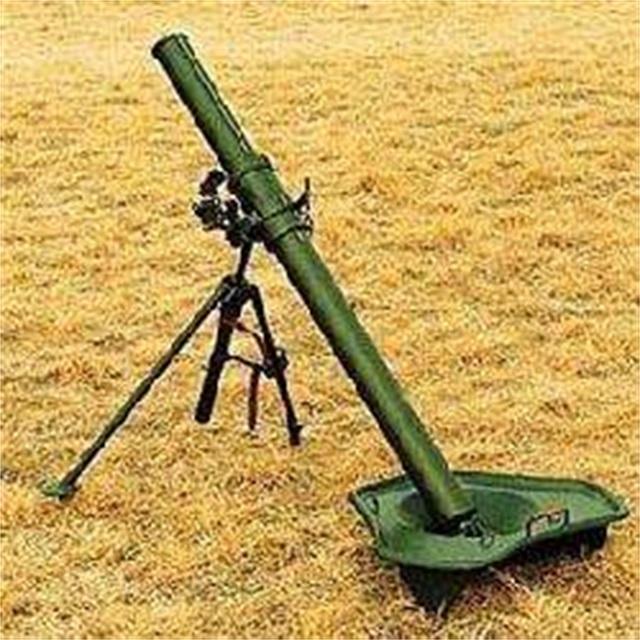 迫击炮是怎么瞄准的呢?真的是用大拇指来瞄准