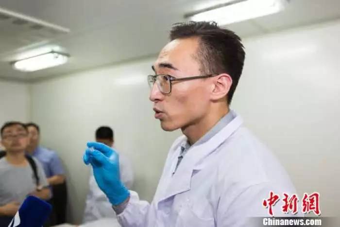 太神奇！我国发现新型发电材料：未来或可用衣物弯折给手机充电