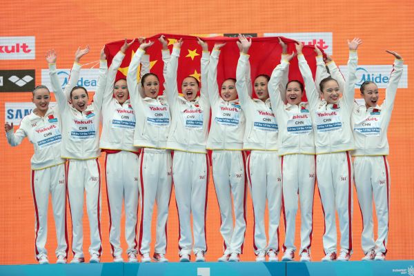 中国历史性首夺花游世界冠军 外媒：中国队实力和水平提高