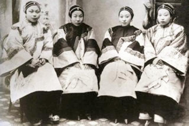 中国最悲惨的一类女人,生了孩子不能把自己叫妈,并且还要拼命生