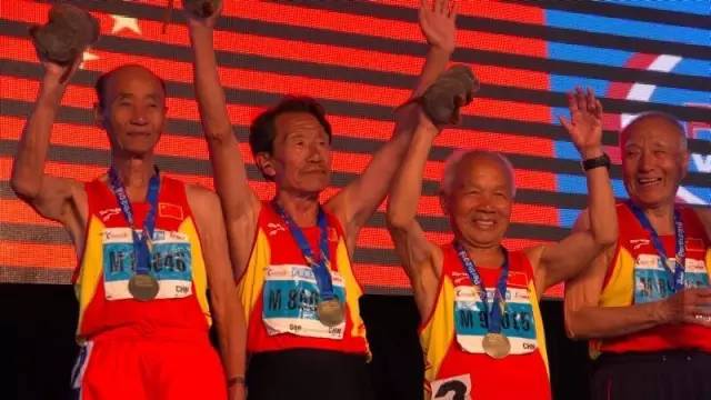 中国爷爷天团！打破85岁组4×400米接力赛世界纪录