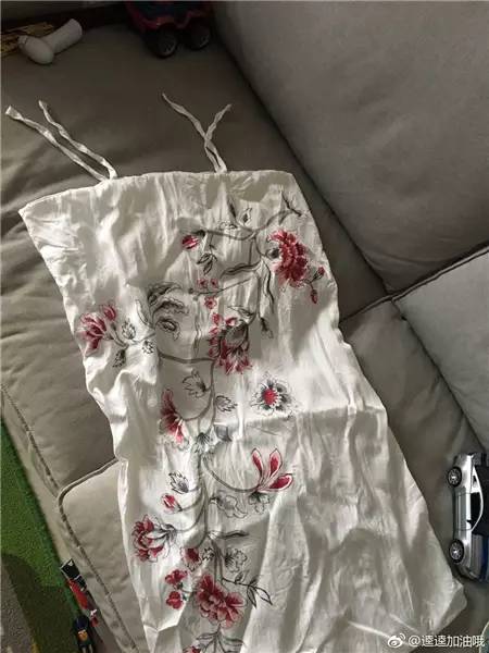 老公问为啥同样的吊带裙要买俩，我：因为这是枕套！