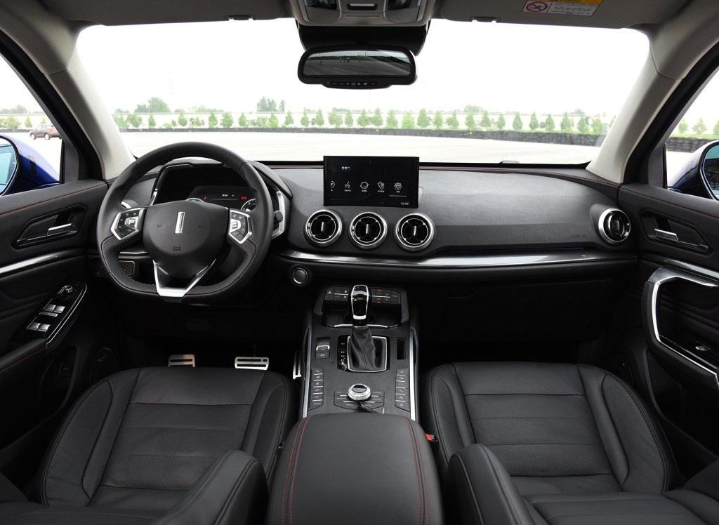 长城汽车 WEY VV5看上去很美、特别美。颜值做工用料都超出同级别合资车,已经向宝马等豪华合资车看齐。据说WEY的安全性还对标沃尔沃,如果动力匹配和底盘调校能有一般以上水准,那么VV5就非常值得期待了。国产车的进步,真的让人欣喜,加油吧。