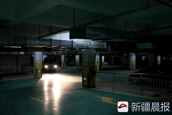 业主愁啊!乌鲁木齐这个小区禁止停车还对地下