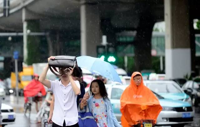 重要天气预报！大雨雷电8级大风傍晚到，局部暴雨！！济南已发预警！这次又是下班雨，没事早回家（附最新版易积水路段）