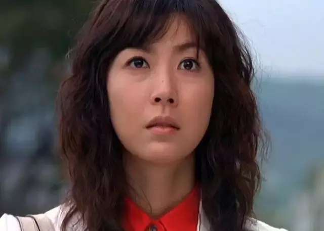 韩国电影《爱人》电梯间的偶遇使她放弃了快要