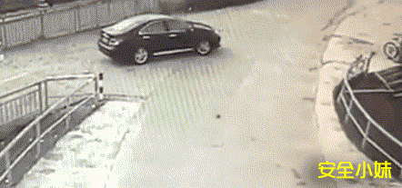 只剩下腿是完好的,碰瓷还是自杀?