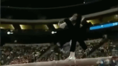 和马赛克相比, 更常见的是直接用一个不可描述物体, 直接把运动员的