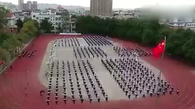 看看别人学校的课间操 音乐响起小宇宙都爆发
