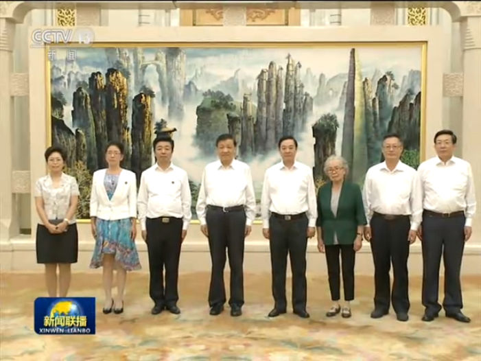 央视视频：刘云山会见塞罕坝林场先进事迹报告团