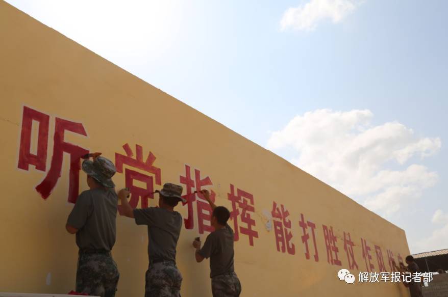 中国首个驻外保障基地正式投入使用 首批部队
