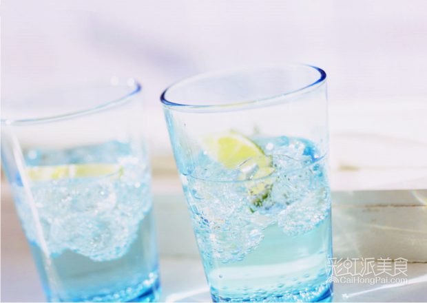 能止疼还能治感冒？马来西亚100plus&犀牛水-彩虹派美食
