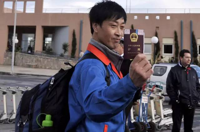 “不抛弃、不放弃”，《战狼2》告诉你中国护照有多强大