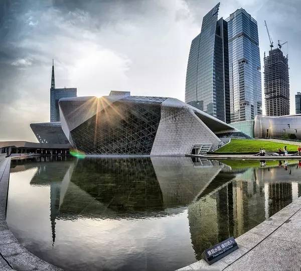广州大剧院是扎哈在中国的第一件作品. 图/zaha hadid architects