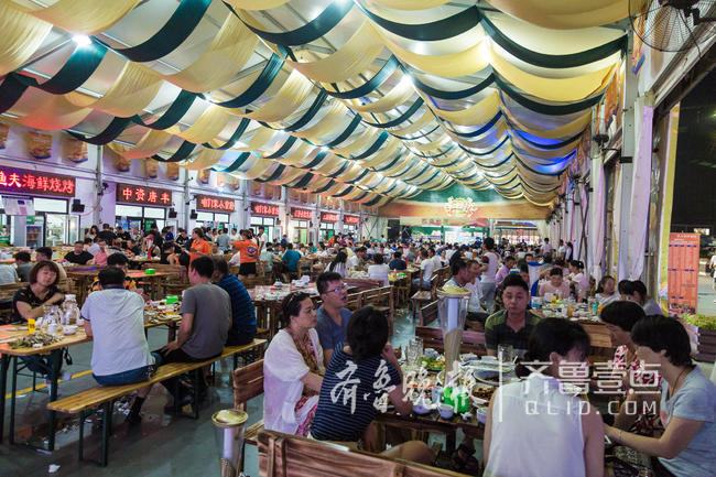 积米崖渔人码头迎啤酒海鲜美食节,海鲜可现场