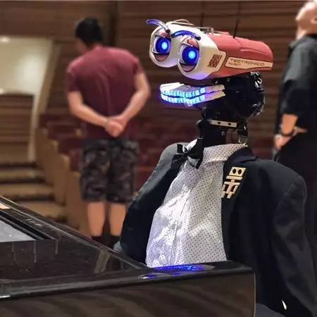 机器人真来抢饭碗了！钢琴家们怕不怕？