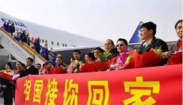 吴京举国旗通过交战区并非杜撰!利比亚撤侨比