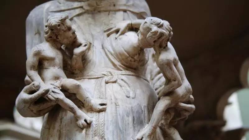 双重标准？英博物馆裸雕林立，母亲哺乳被要求“遮羞”